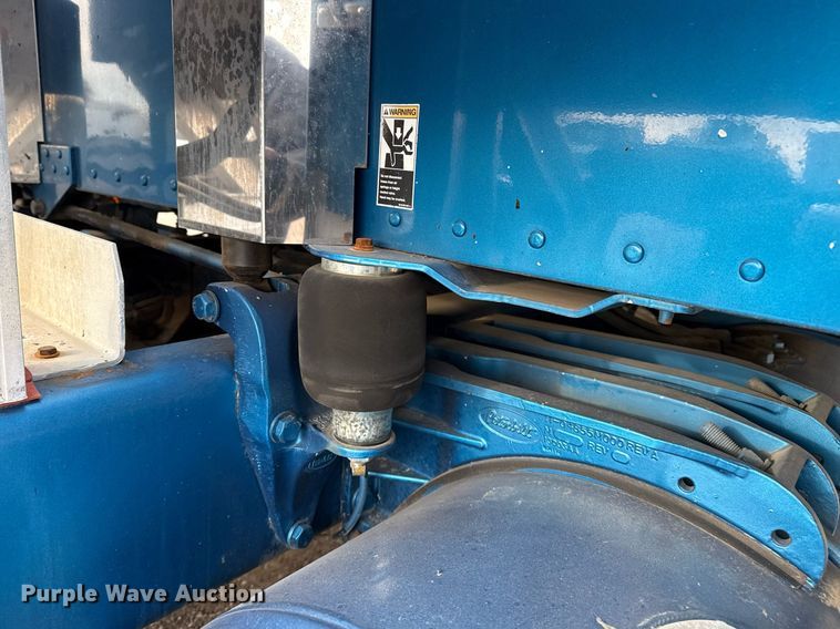 image for item EG5676 2011 Peterbilt 389 semi truck