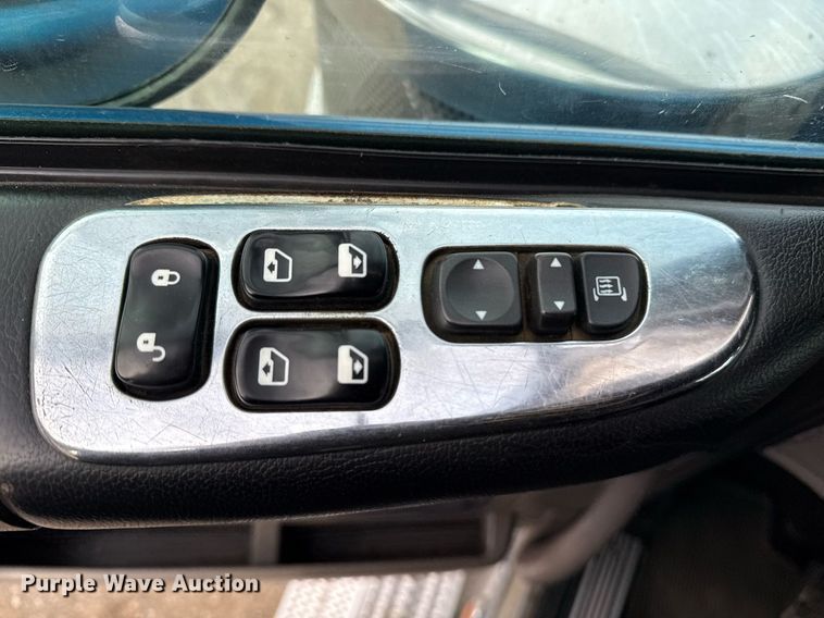 image for item EG5676 2011 Peterbilt 389 semi truck