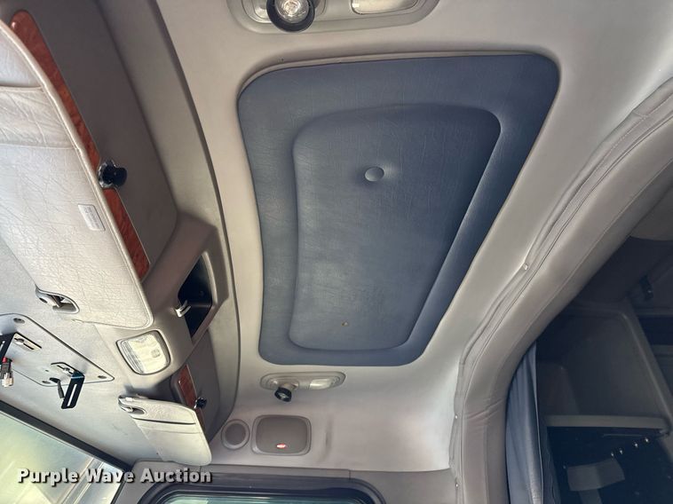 image for item EG5676 2011 Peterbilt 389 semi truck