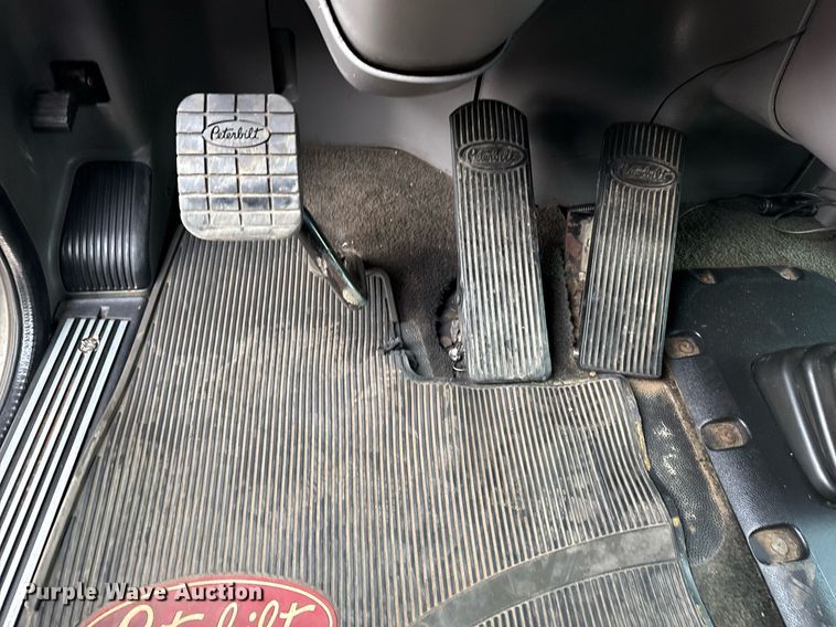 image for item EG5676 2011 Peterbilt 389 semi truck