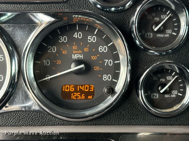 image for item EG5676 2011 Peterbilt 389 semi truck