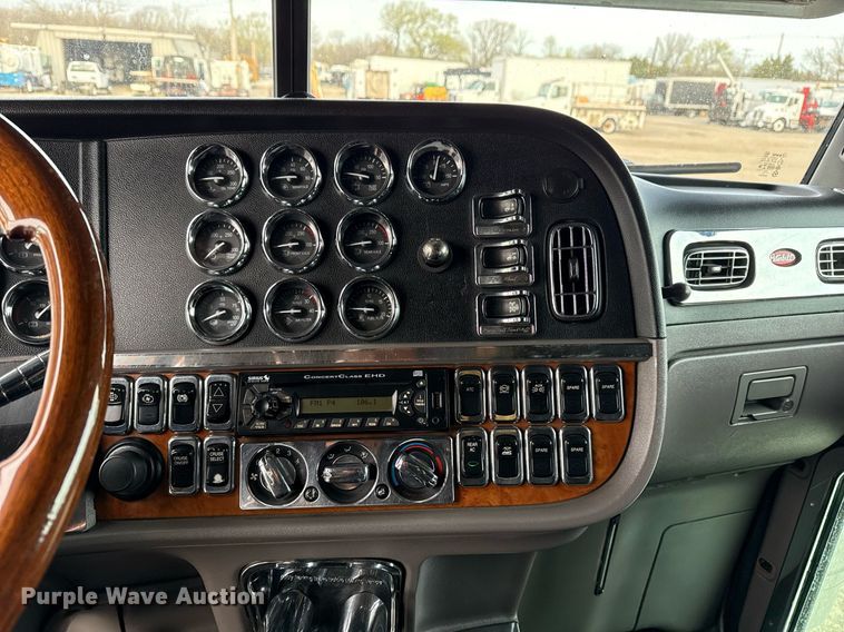 image for item EG5676 2011 Peterbilt 389 semi truck