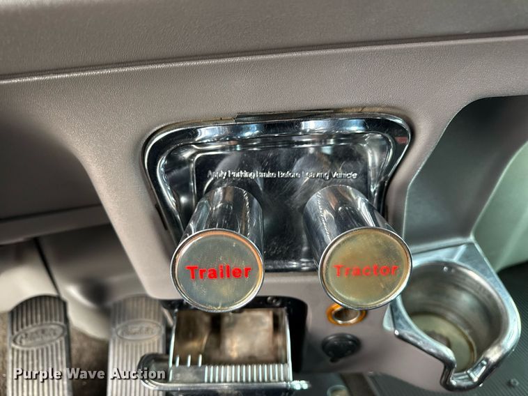 image for item EG5676 2011 Peterbilt 389 semi truck