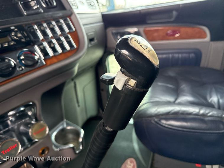 image for item EG5676 2011 Peterbilt 389 semi truck