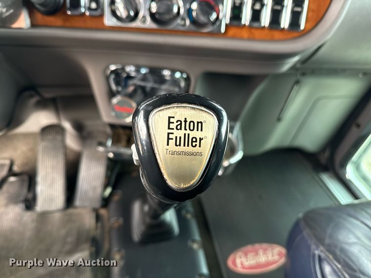 image for item EG5676 2011 Peterbilt 389 semi truck