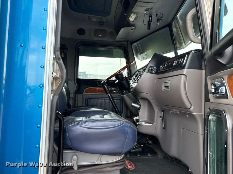 image for item EG5676 2011 Peterbilt 389 semi truck