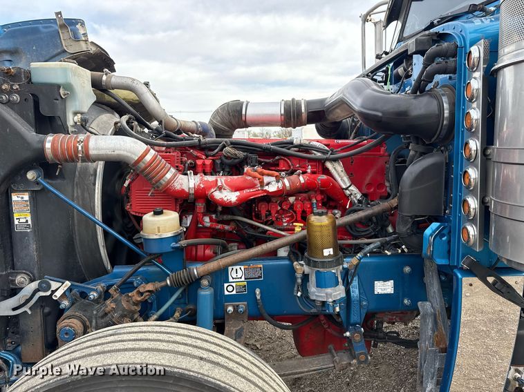 image for item EG5676 2011 Peterbilt 389 semi truck