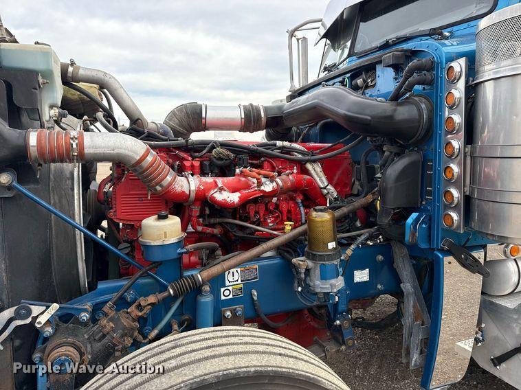 image for item EG5676 2011 Peterbilt 389 semi truck