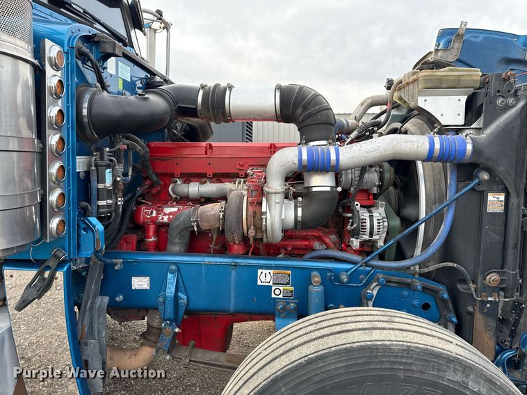 image for item EG5676 2011 Peterbilt 389 semi truck