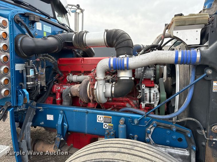 image for item EG5676 2011 Peterbilt 389 semi truck