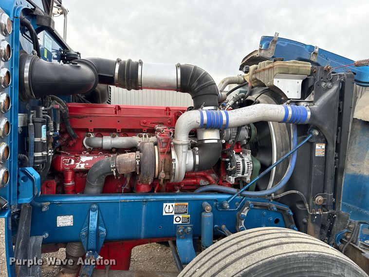 image for item EG5676 2011 Peterbilt 389 semi truck