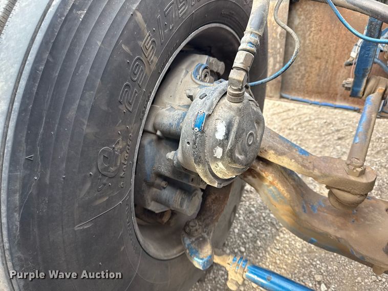 image for item EG5676 2011 Peterbilt 389 semi truck