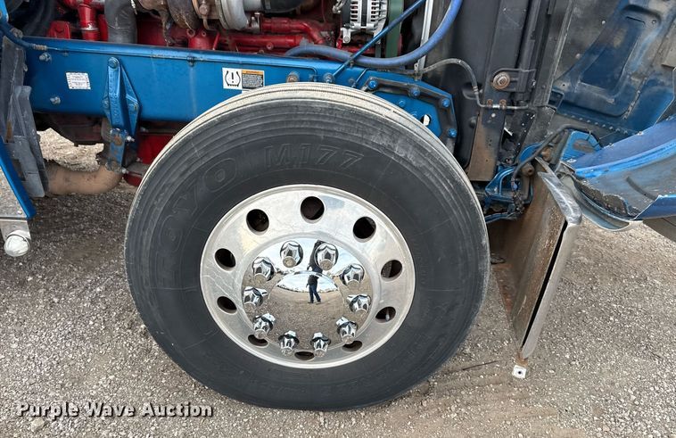 image for item EG5676 2011 Peterbilt 389 semi truck