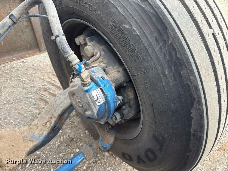 image for item EG5676 2011 Peterbilt 389 semi truck