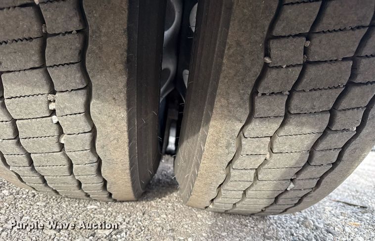 image for item EG5676 2011 Peterbilt 389 semi truck