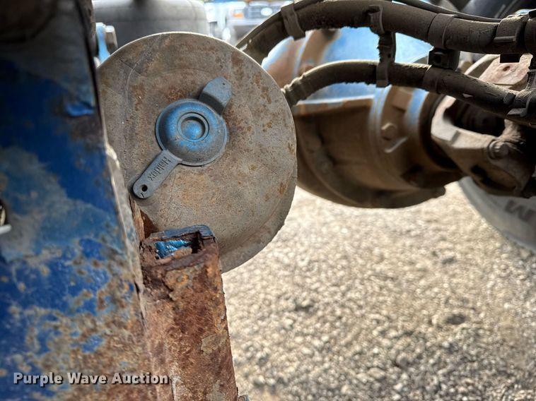 image for item EG5676 2011 Peterbilt 389 semi truck