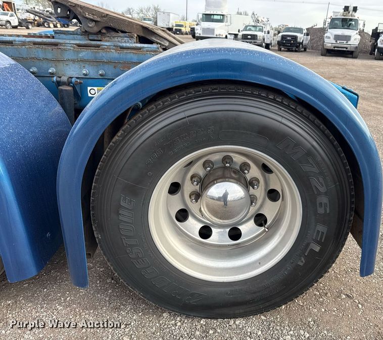 image for item EG5676 2011 Peterbilt 389 semi truck