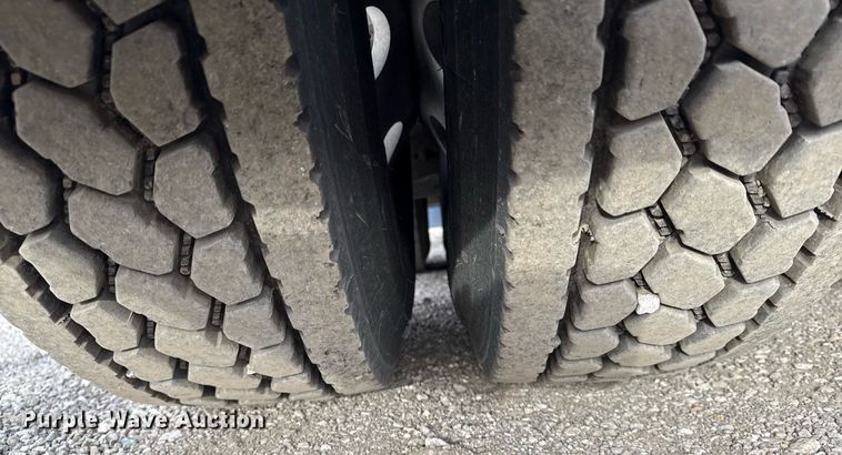 image for item EG5676 2011 Peterbilt 389 semi truck