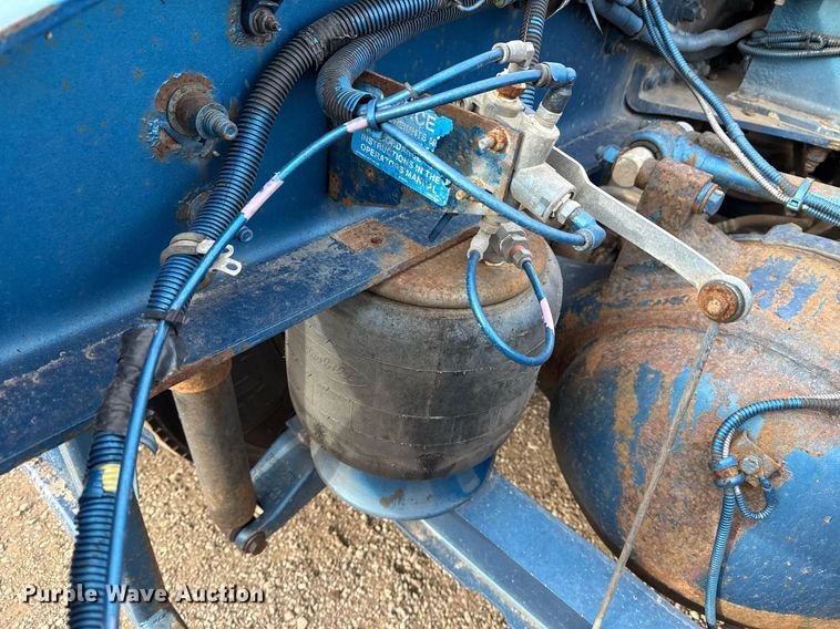 image for item EG5676 2011 Peterbilt 389 semi truck