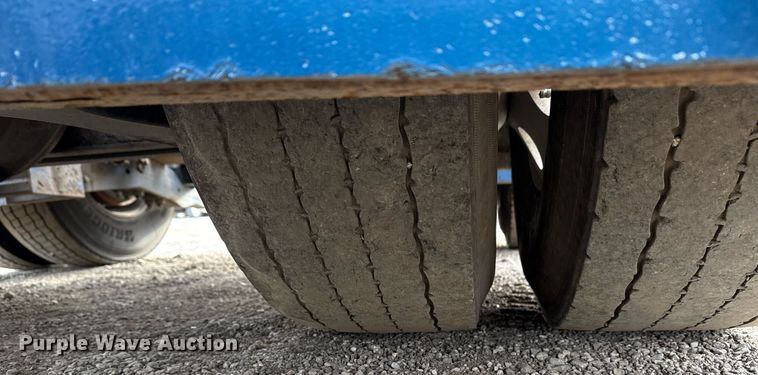 image for item EG5676 2011 Peterbilt 389 semi truck