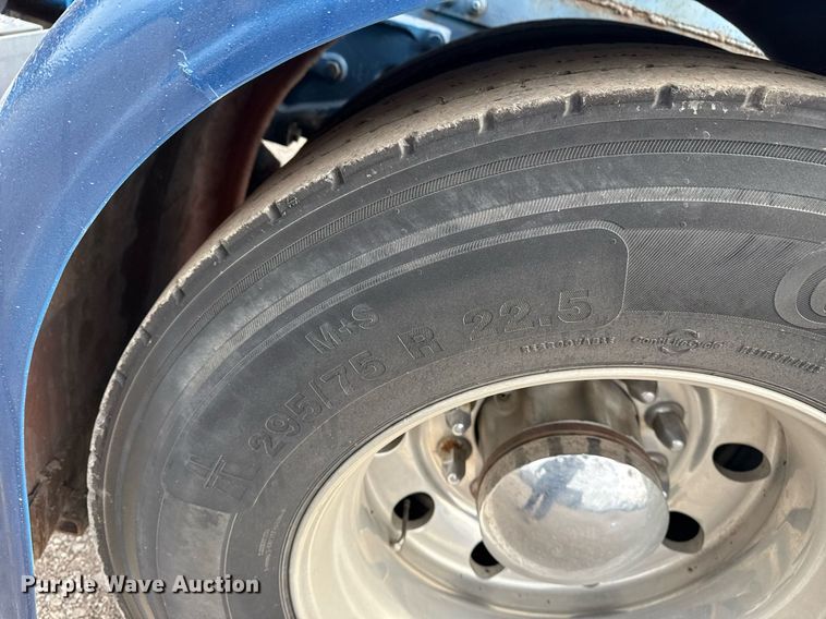 image for item EG5676 2011 Peterbilt 389 semi truck