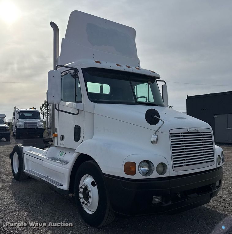 image for item EG5677 2002 Freightliner Century Class semi truck