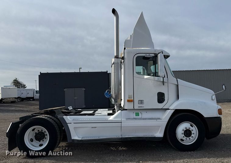 image for item EG5677 2002 Freightliner Century Class semi truck