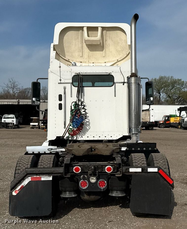 image for item EG5677 2002 Freightliner Century Class semi truck