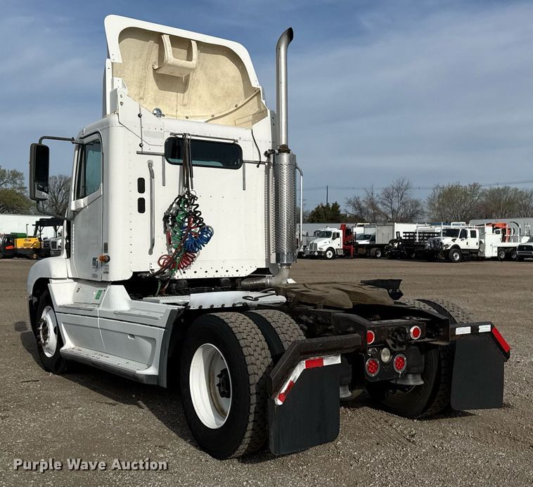 image for item EG5677 2002 Freightliner Century Class semi truck