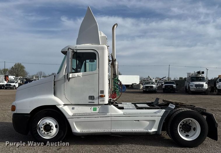 image for item EG5677 2002 Freightliner Century Class semi truck