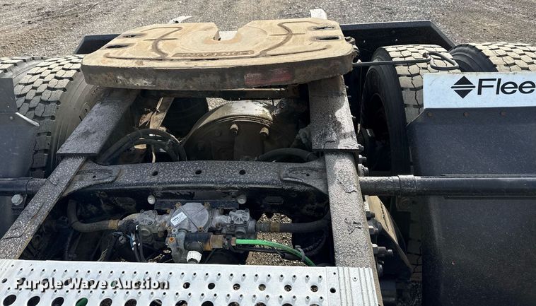 image for item EG5677 2002 Freightliner Century Class semi truck