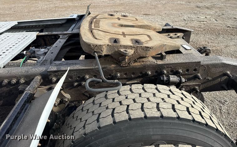 image for item EG5677 2002 Freightliner Century Class semi truck