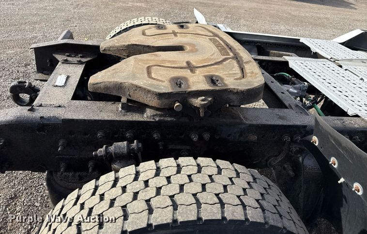 image for item EG5677 2002 Freightliner Century Class semi truck