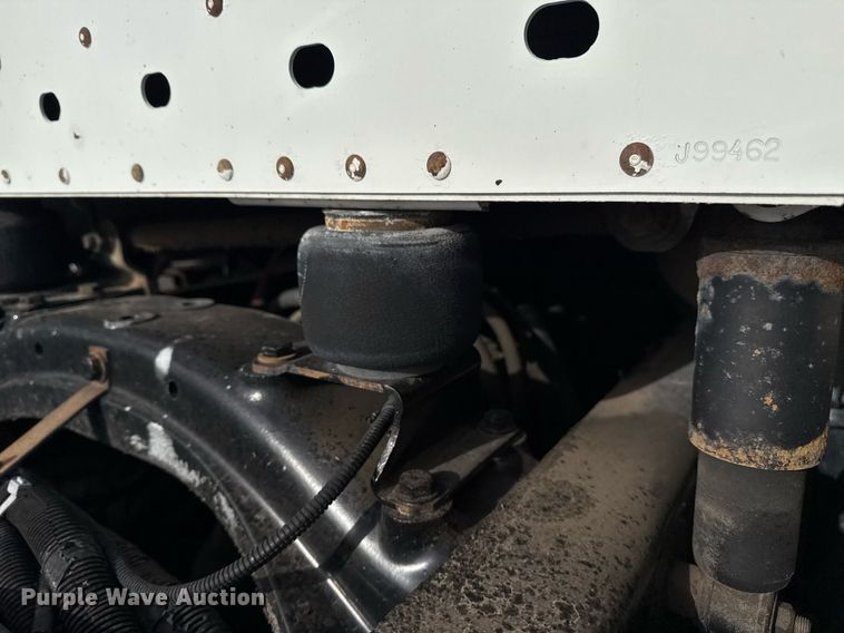 image for item EG5677 2002 Freightliner Century Class semi truck