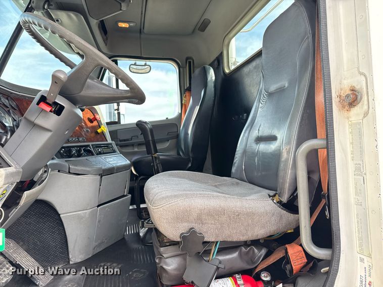 image for item EG5677 2002 Freightliner Century Class semi truck