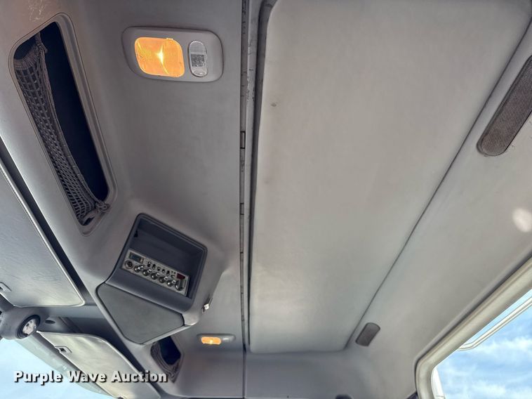 image for item EG5677 2002 Freightliner Century Class semi truck