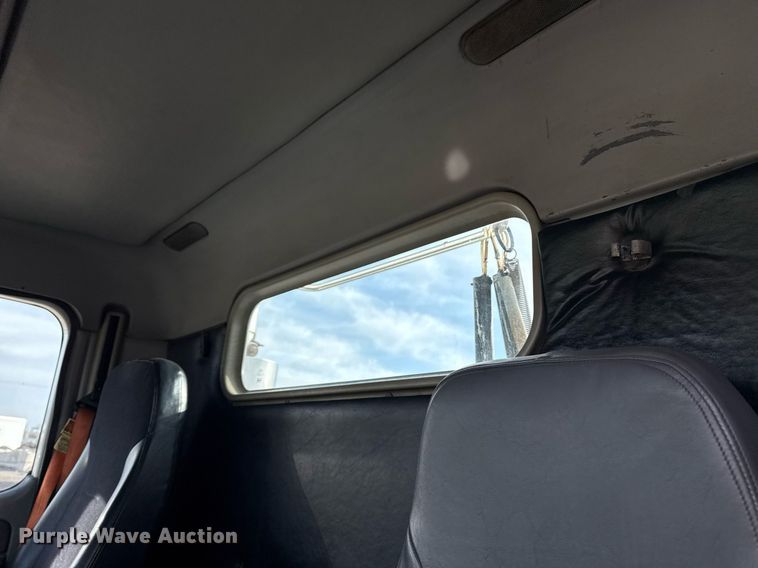 image for item EG5677 2002 Freightliner Century Class semi truck