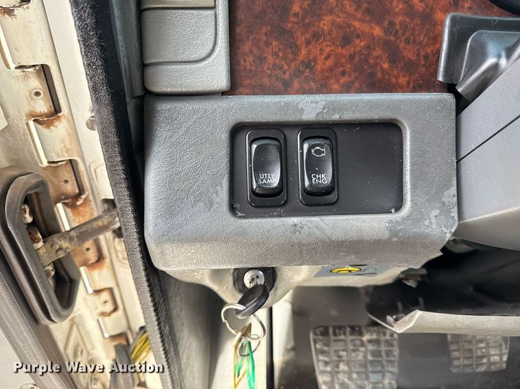 image for item EG5677 2002 Freightliner Century Class semi truck