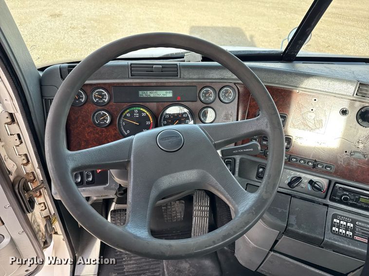 image for item EG5677 2002 Freightliner Century Class semi truck