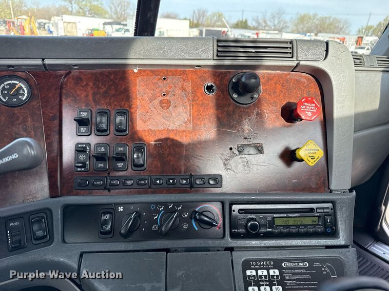 image for item EG5677 2002 Freightliner Century Class semi truck