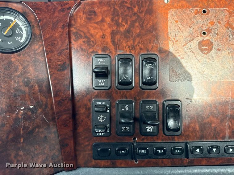 image for item EG5677 2002 Freightliner Century Class semi truck