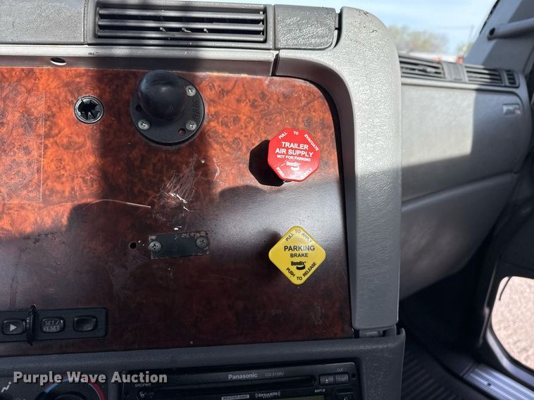 image for item EG5677 2002 Freightliner Century Class semi truck