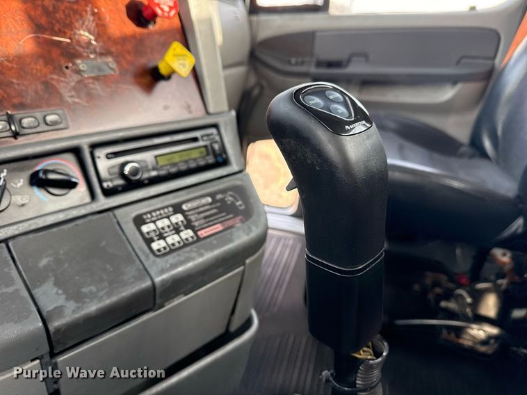 image for item EG5677 2002 Freightliner Century Class semi truck