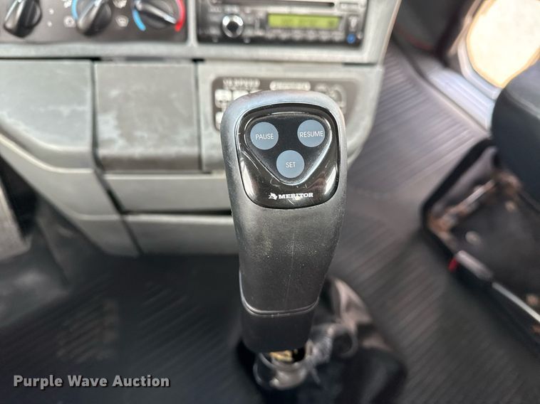 image for item EG5677 2002 Freightliner Century Class semi truck