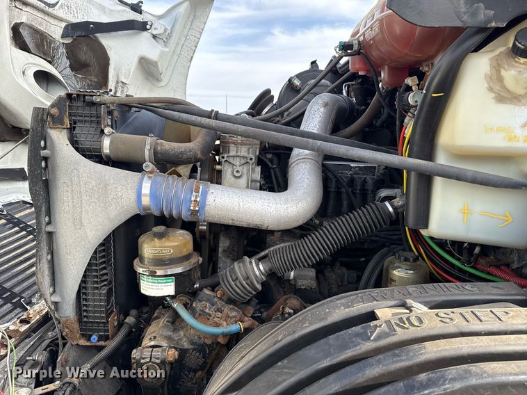 image for item EG5677 2002 Freightliner Century Class semi truck