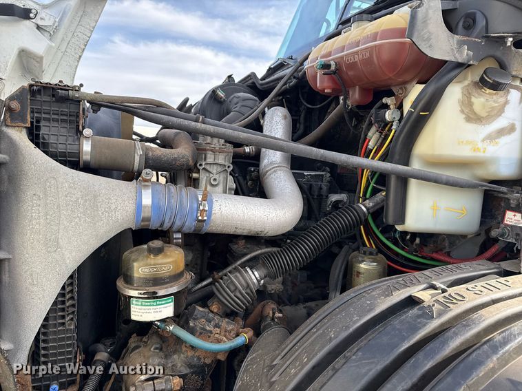 image for item EG5677 2002 Freightliner Century Class semi truck