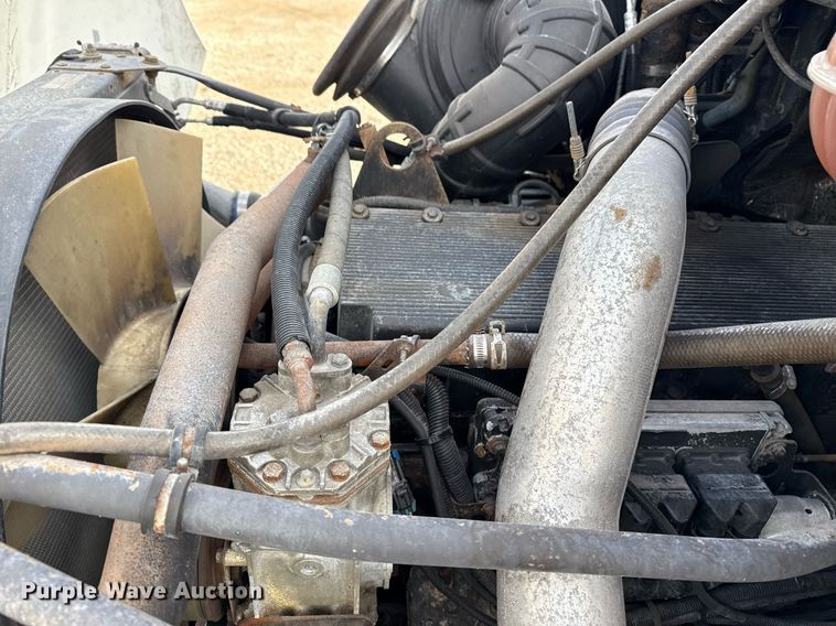 image for item EG5677 2002 Freightliner Century Class semi truck