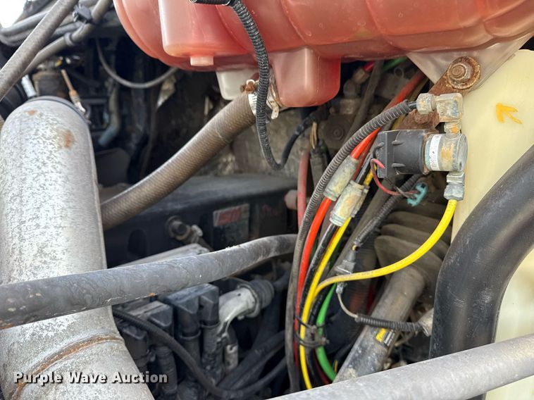 image for item EG5677 2002 Freightliner Century Class semi truck