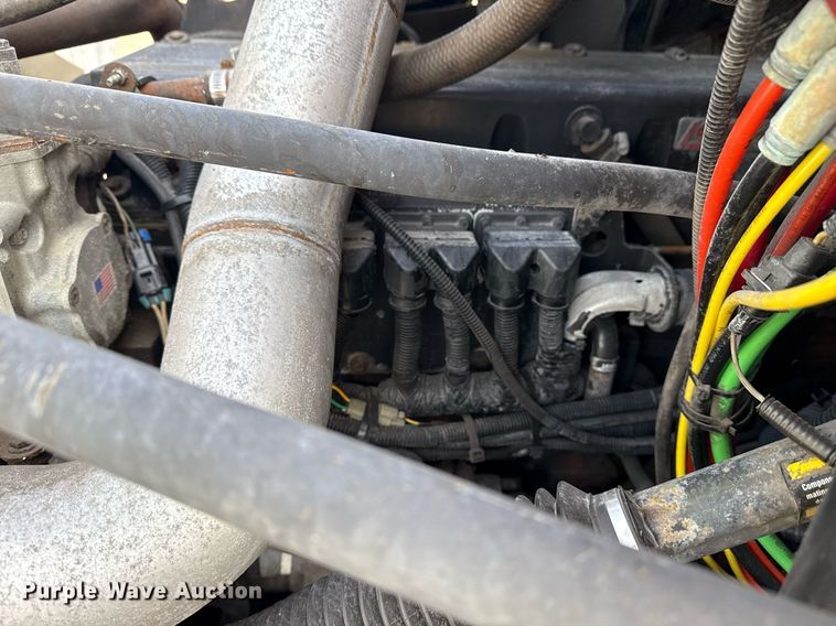 image for item EG5677 2002 Freightliner Century Class semi truck