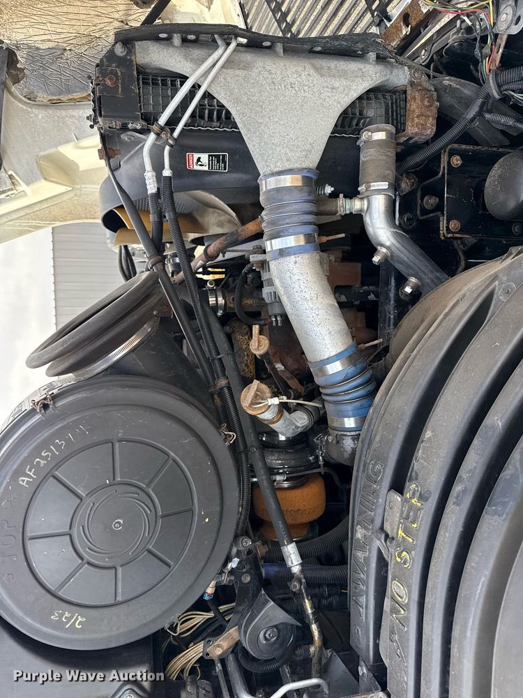 image for item EG5677 2002 Freightliner Century Class semi truck